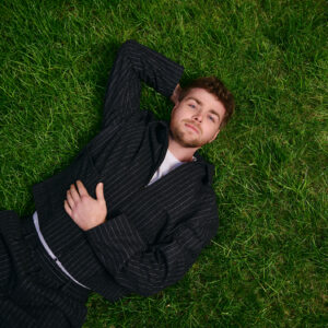 Alex Warren lands his first Irish #1 album!