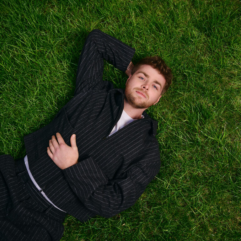 Alex Warren lands his first Irish #1 album!