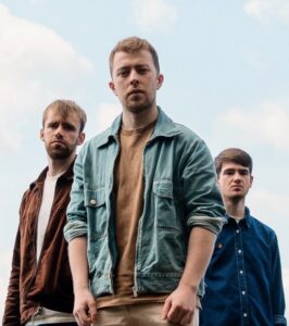 KINGFISHR start the year on top of the Singles and Album Charts!